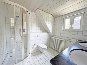Wohnen mit Charme in stadtnaher RT-Toplage - Bad (3458)