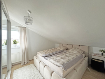 Modernes Wohnen mit idealem Grundriss und schönem Balkon, 72768 Reutlingen, Dachgeschosswohnung