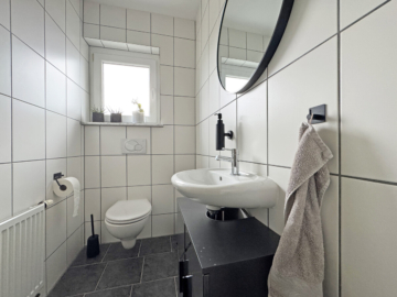 Modernes Wohnen mit idealem Grundriss und schönem Balkon - Gäste-WC (3429)