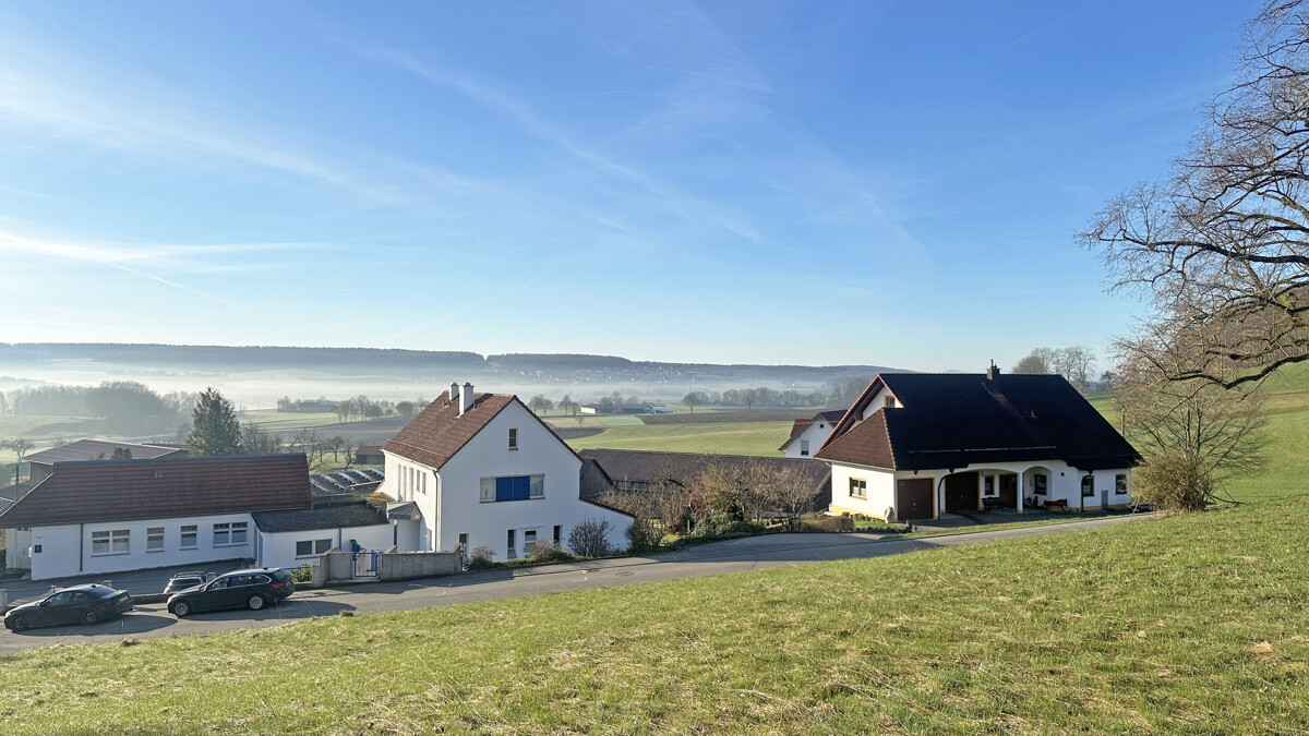 Großzügiges Baugrundstück mit herrlicher Aussicht - Bild 1 (3734)
