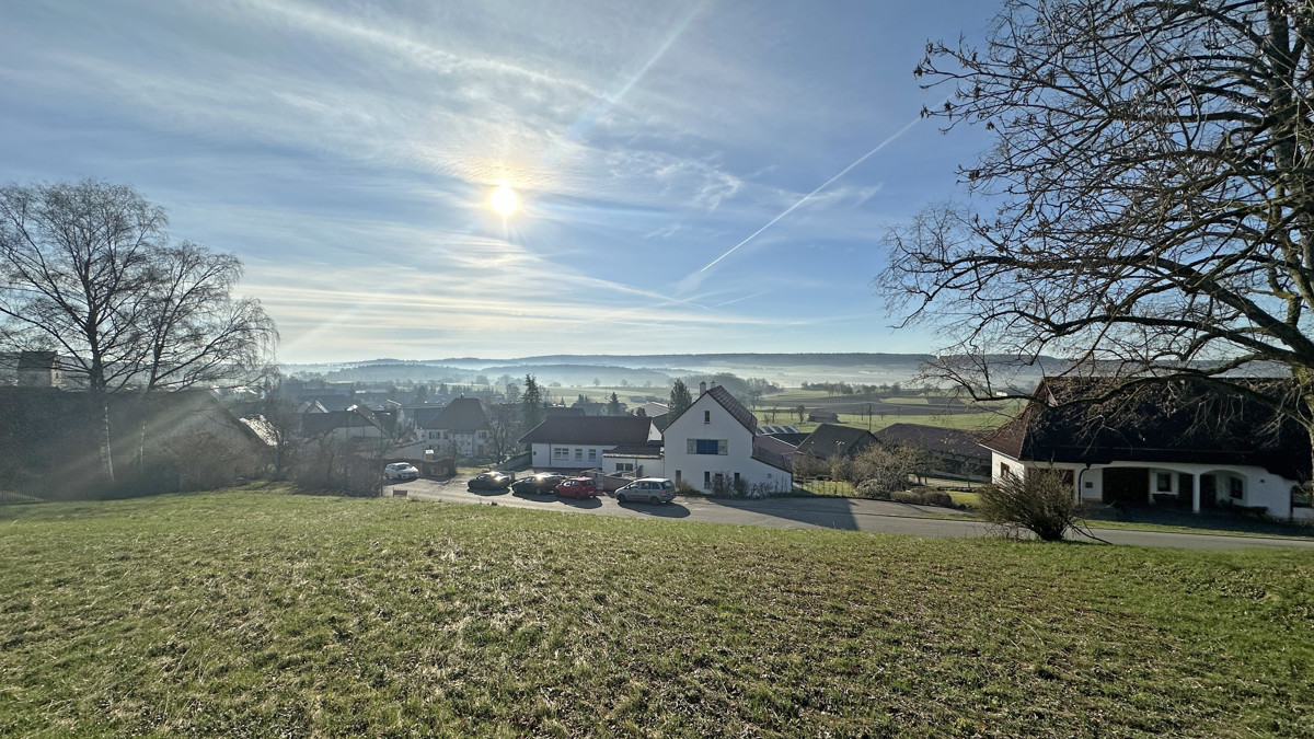 Großzügiges Baugrundstück mit herrlicher Aussicht - Bild 4 (3737)