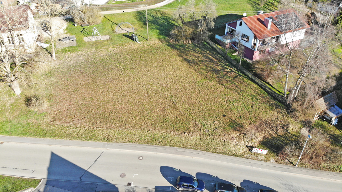 Großzügiges Baugrundstück mit herrlicher Aussicht - Bild 2 (Drohnen-Aufnahme) (3735)