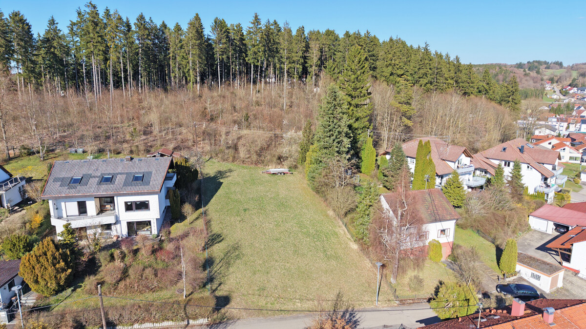 Baulücke in ruhiger und sonniger Wohn-/Aussichtslage - Baugrundstück (3687)