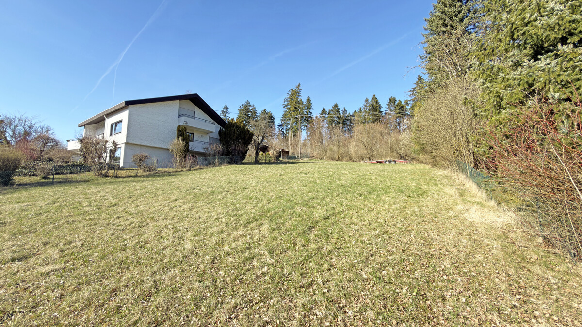 Baulücke in ruhiger und sonniger Wohn-/Aussichtslage - Baugrundstück (3688)