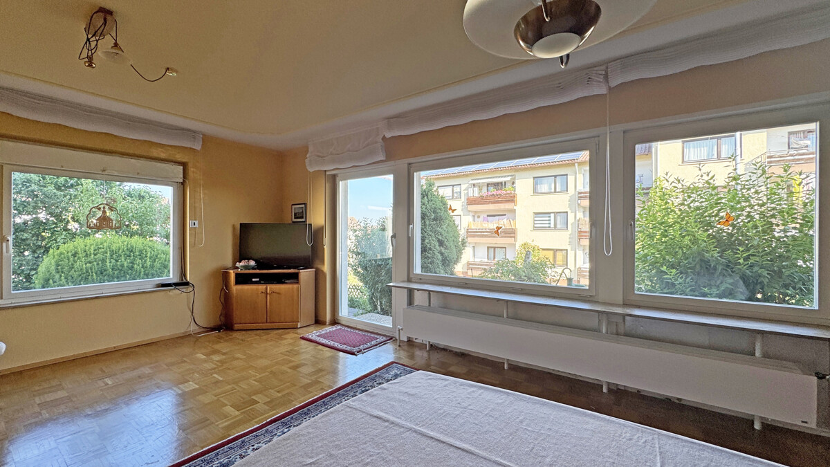 Familienfreundliches Zuhause mit großzügigem Garten - Wohnzimmer (4074)