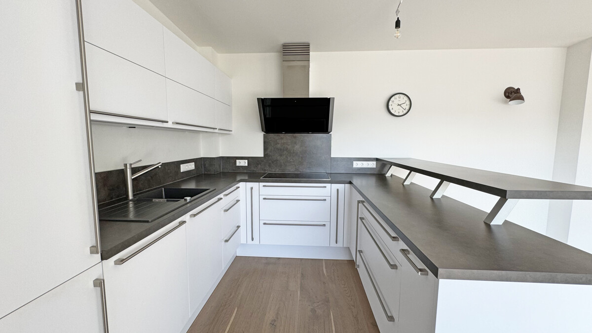 Exklusives Wohnen im Penthouse in Reutlingen-Hohbuch - Küche (4033)
