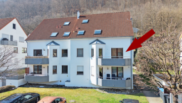Top-Wohnung zum Sofortbezug – nur noch Koffer packen - Hausansicht (3581)
