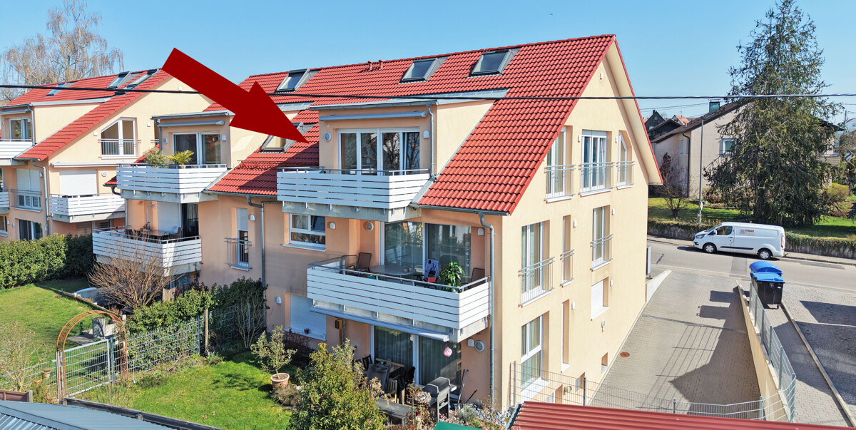 Neuwertig und ganz oben wohnen mit Dachstudio - Gebäudeansicht (4201)