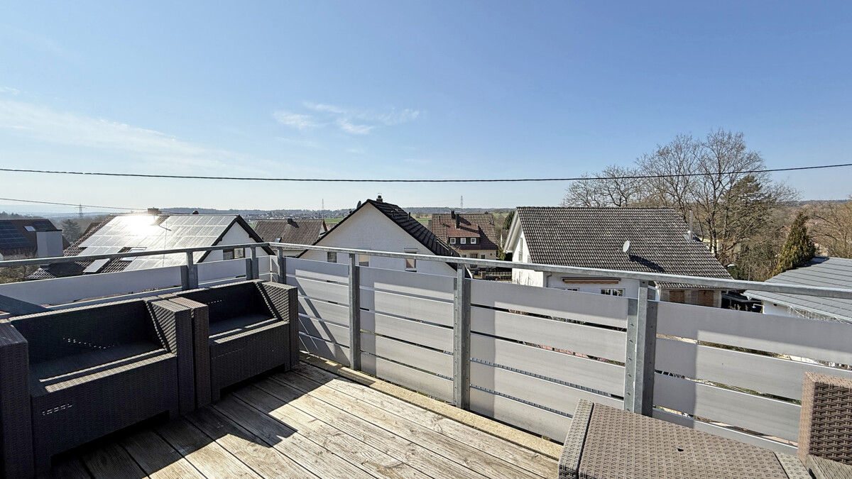 Neuwertig und ganz oben wohnen mit Dachstudio - Balkon (4202)