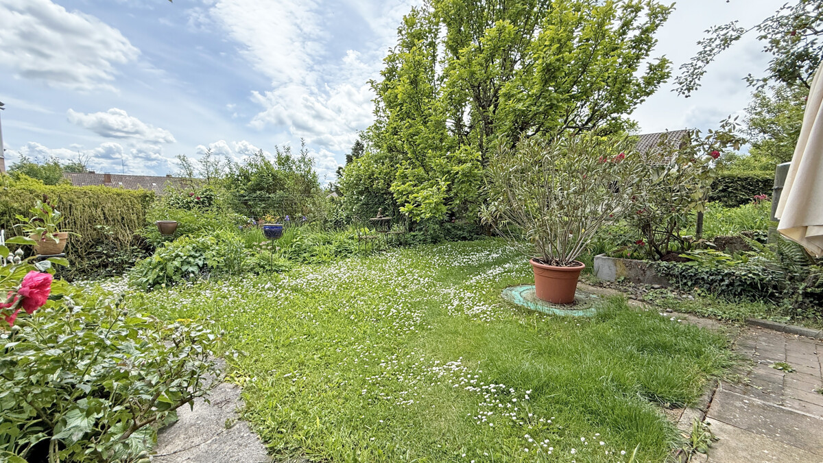 Ein großes Haus mit Mietpotential für den Gartenliebhaber - Garten (3653)