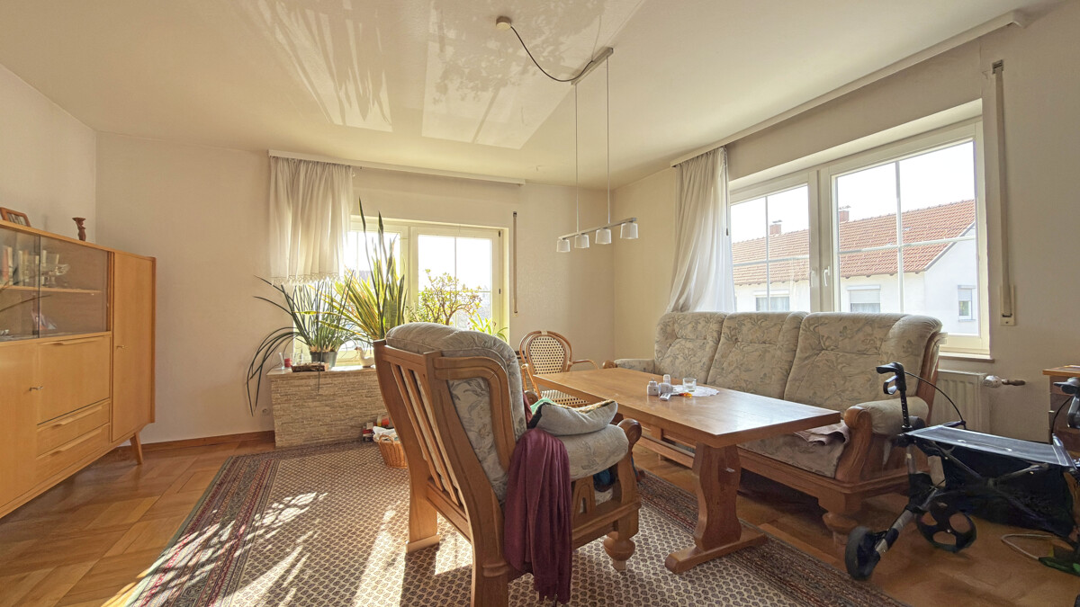 Wohnen mit viel Platz und Möglichkeiten für Ihr Hobby - Wohnzimmer (3659)