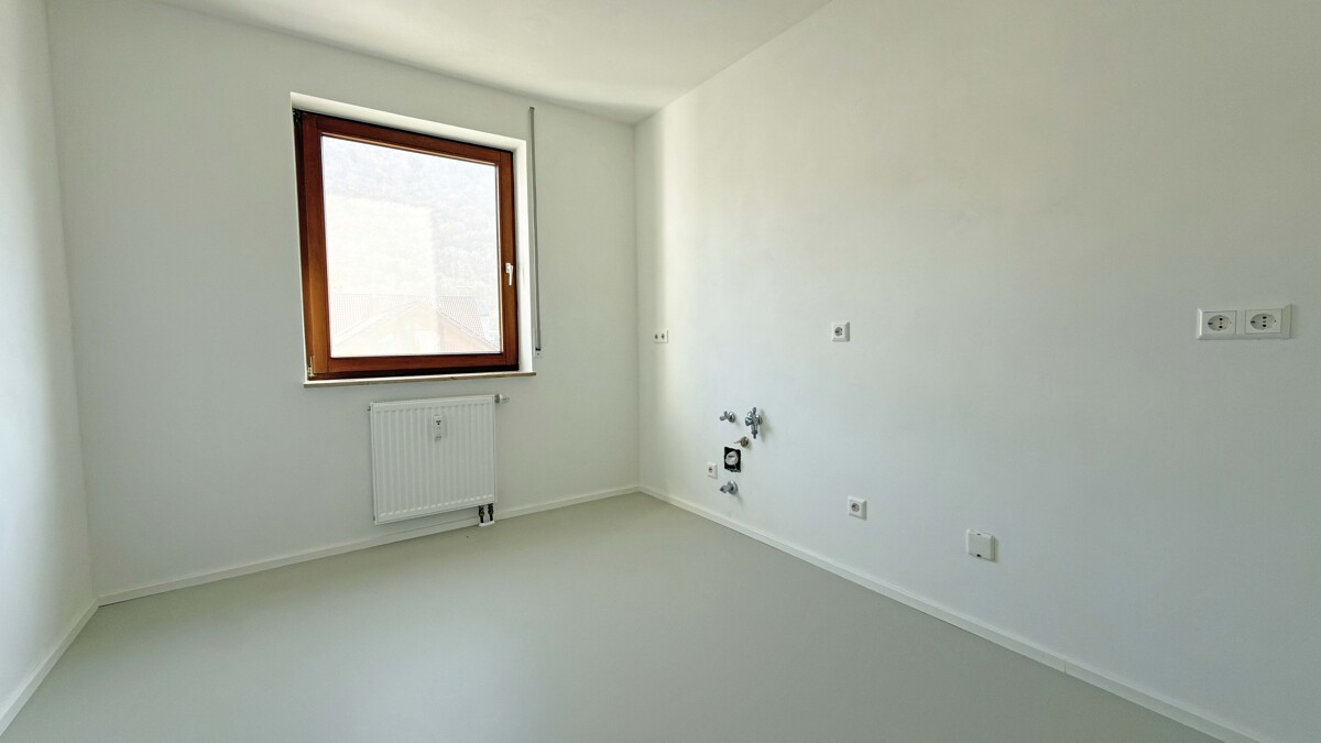 Top-Wohnung zum Sofortbezug – nur noch Koffer packen - Küche (4043)