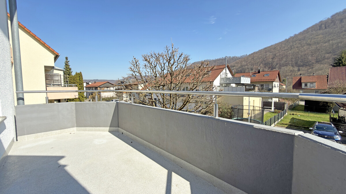 Top-Wohnung zum Sofortbezug – nur noch Koffer packen - Balkon (4042)