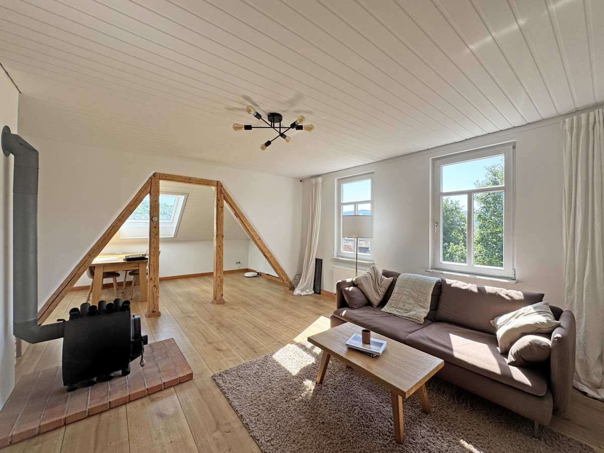 Modern wohnen mit Altbaucharme und schönem Ausblick - Wohnen (3461)